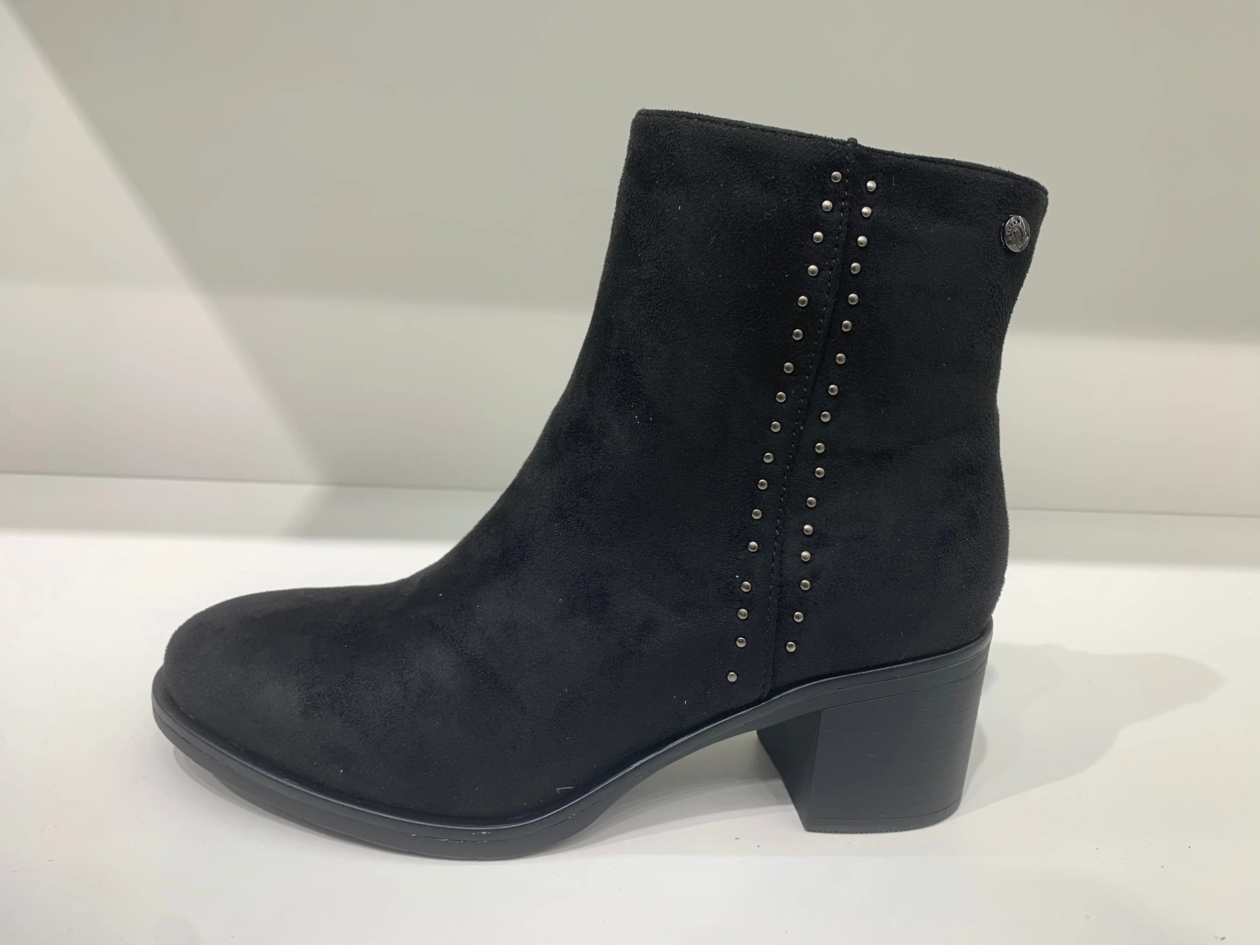 ARIA BLACK