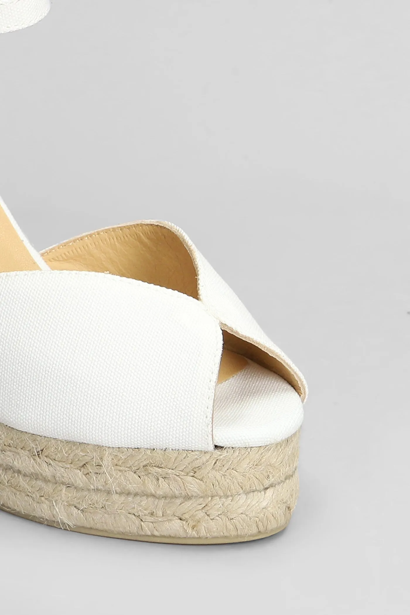 Bianca-8Ed-001 Wedges in white canvas