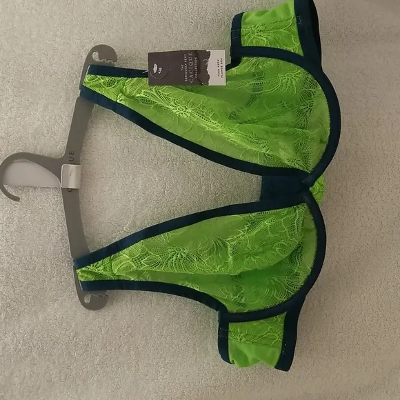Cacique 42B Plunge Bra