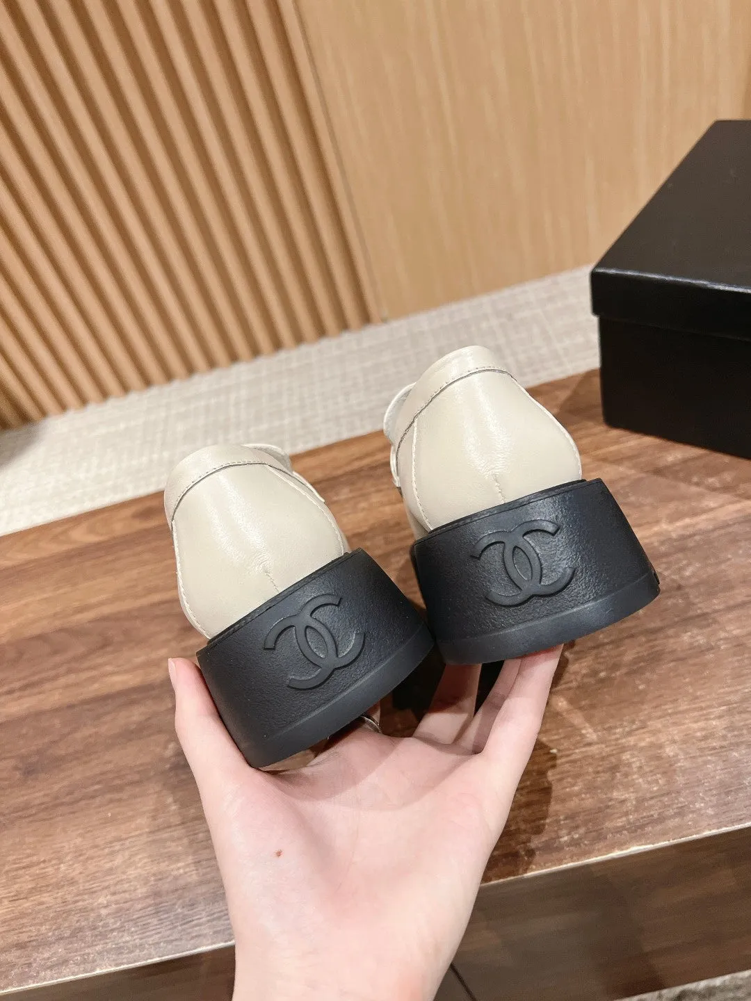 CH  Letter buckle loafers