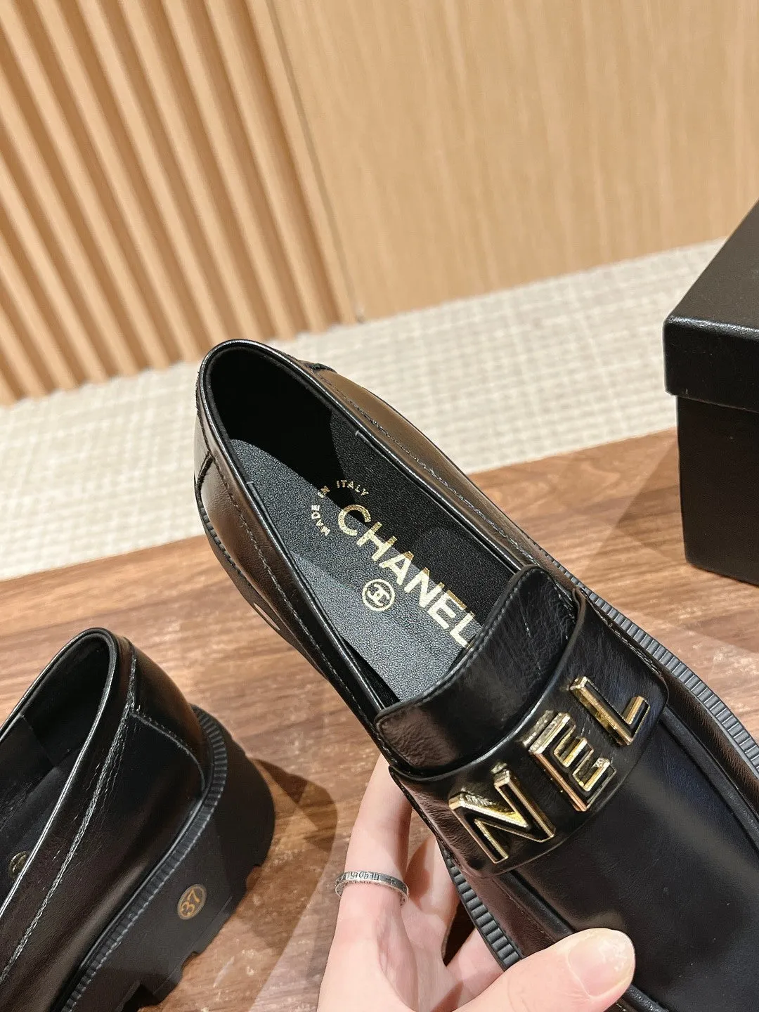 CH  Letter buckle loafers