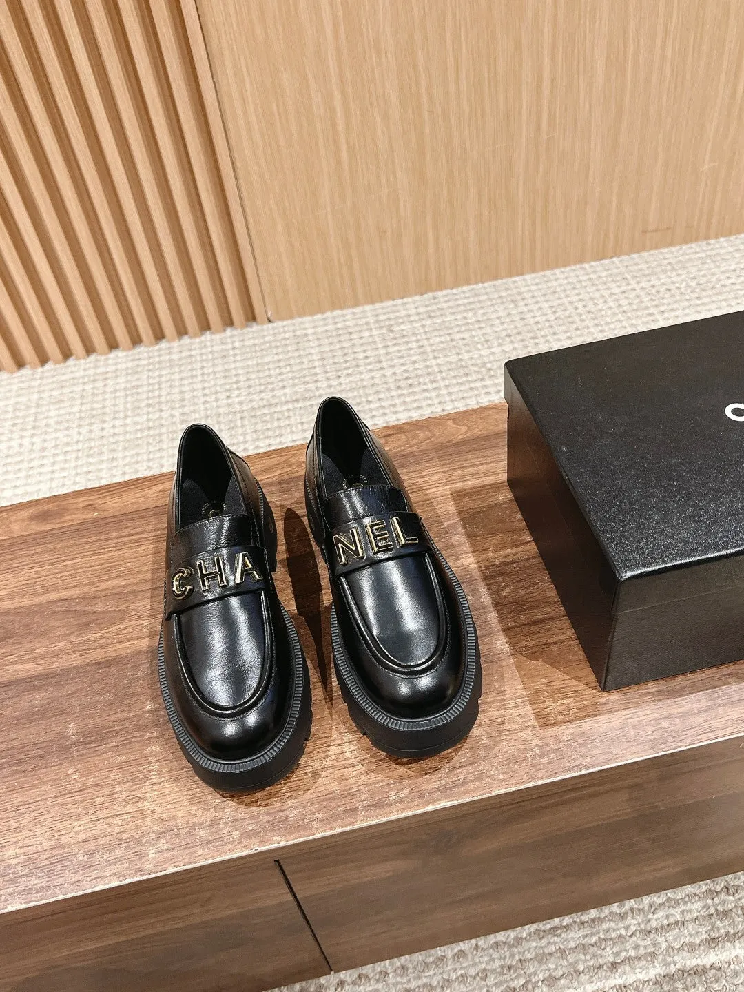 CH  Letter buckle loafers