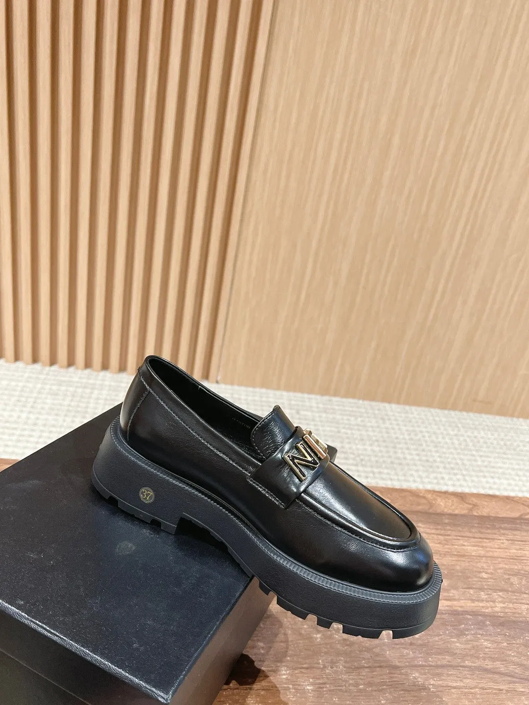 CH  Letter buckle loafers