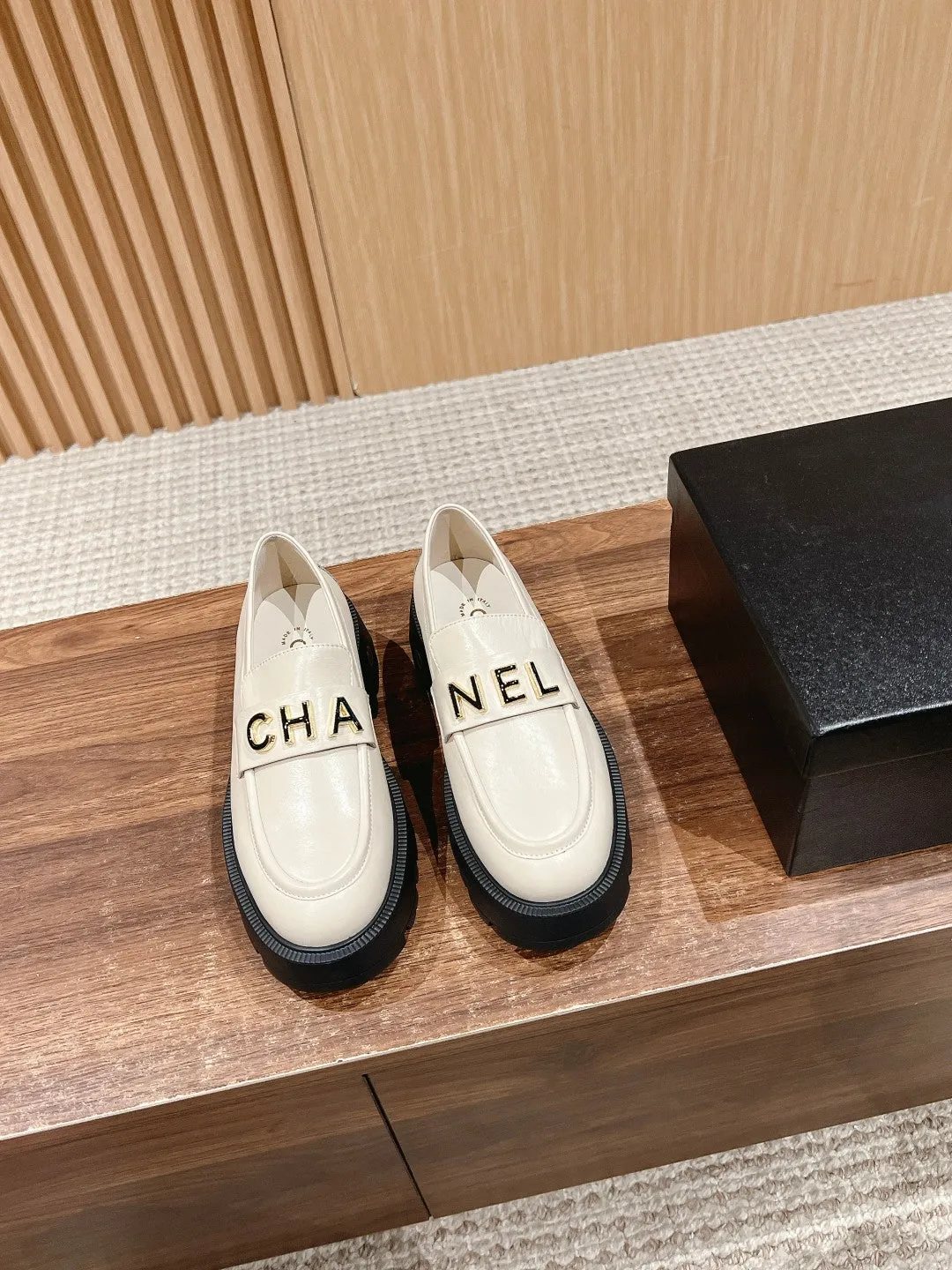 CH  Letter buckle loafers