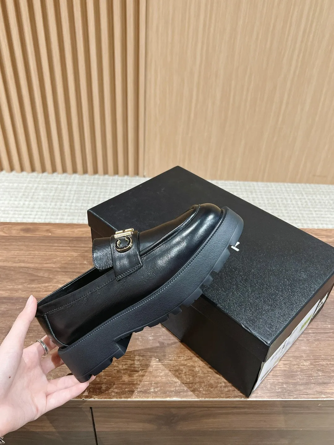 CH  Letter buckle loafers