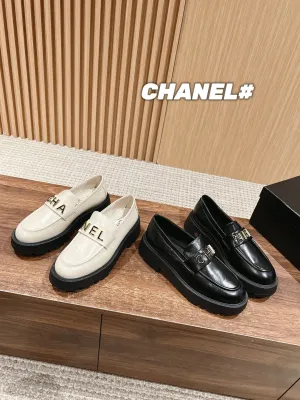 CH  Letter buckle loafers