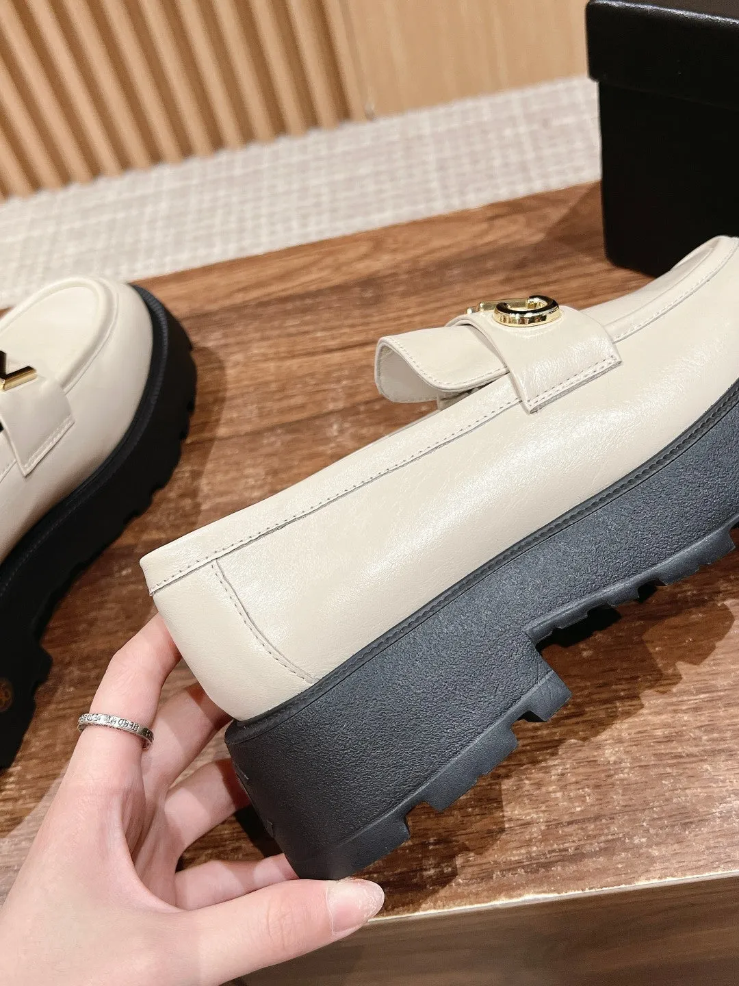 CH  Letter buckle loafers