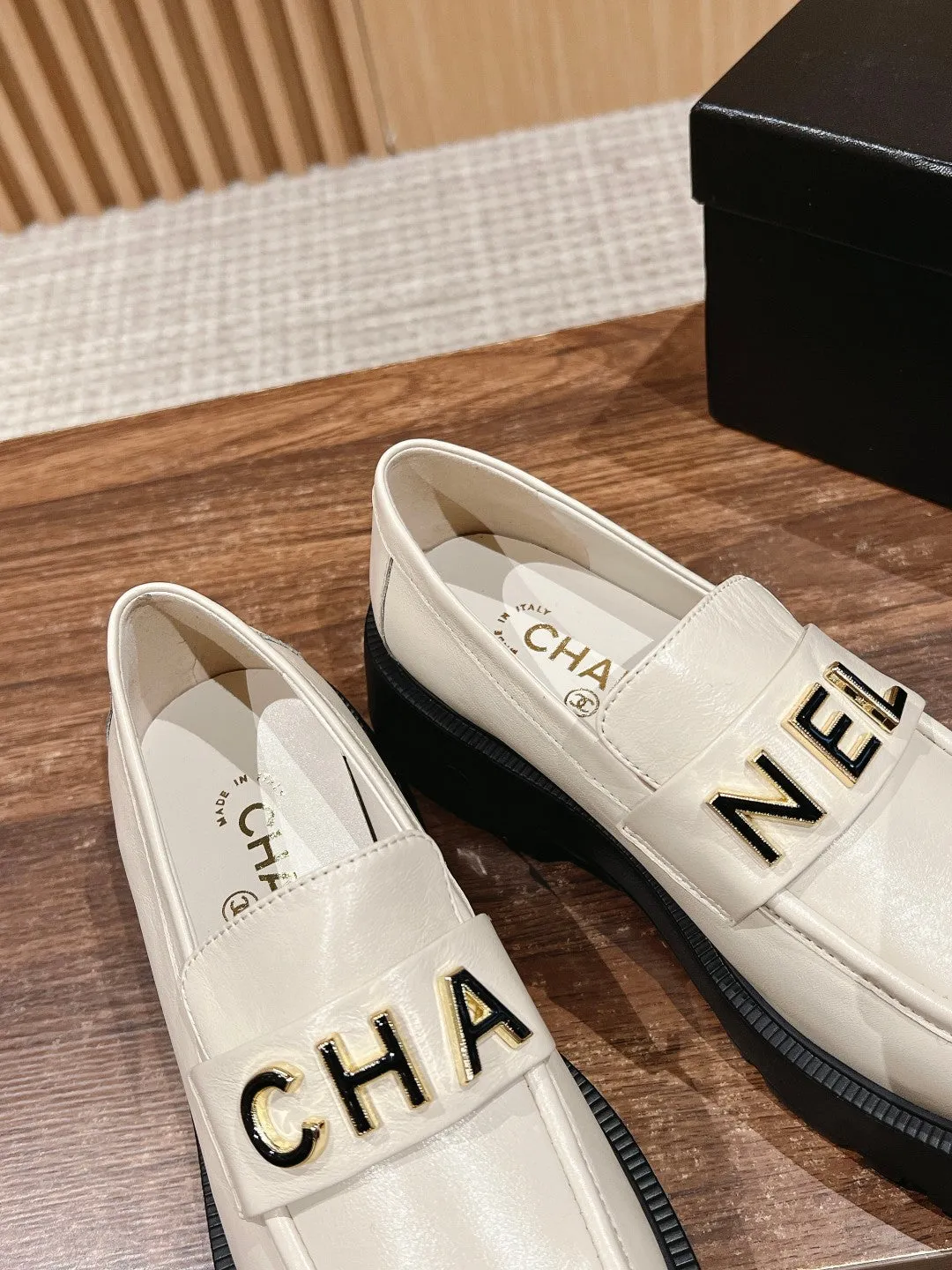 CH  Letter buckle loafers
