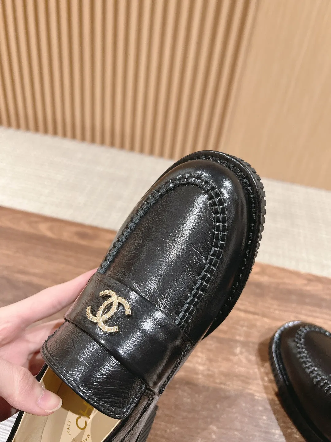 CH  𝟮𝟬𝟮𝟱/𝐬𝐬 new loafers