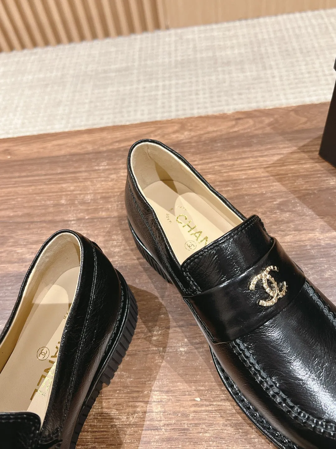 CH  𝟮𝟬𝟮𝟱/𝐬𝐬 new loafers