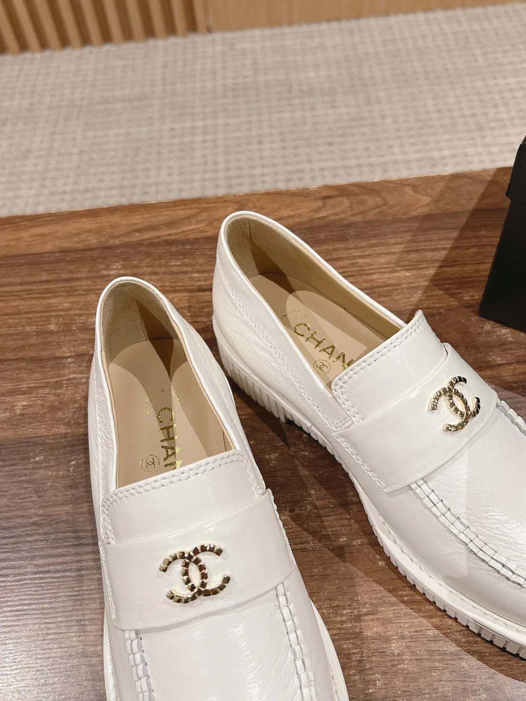 CH  𝟮𝟬𝟮𝟱/𝐬𝐬 new loafers