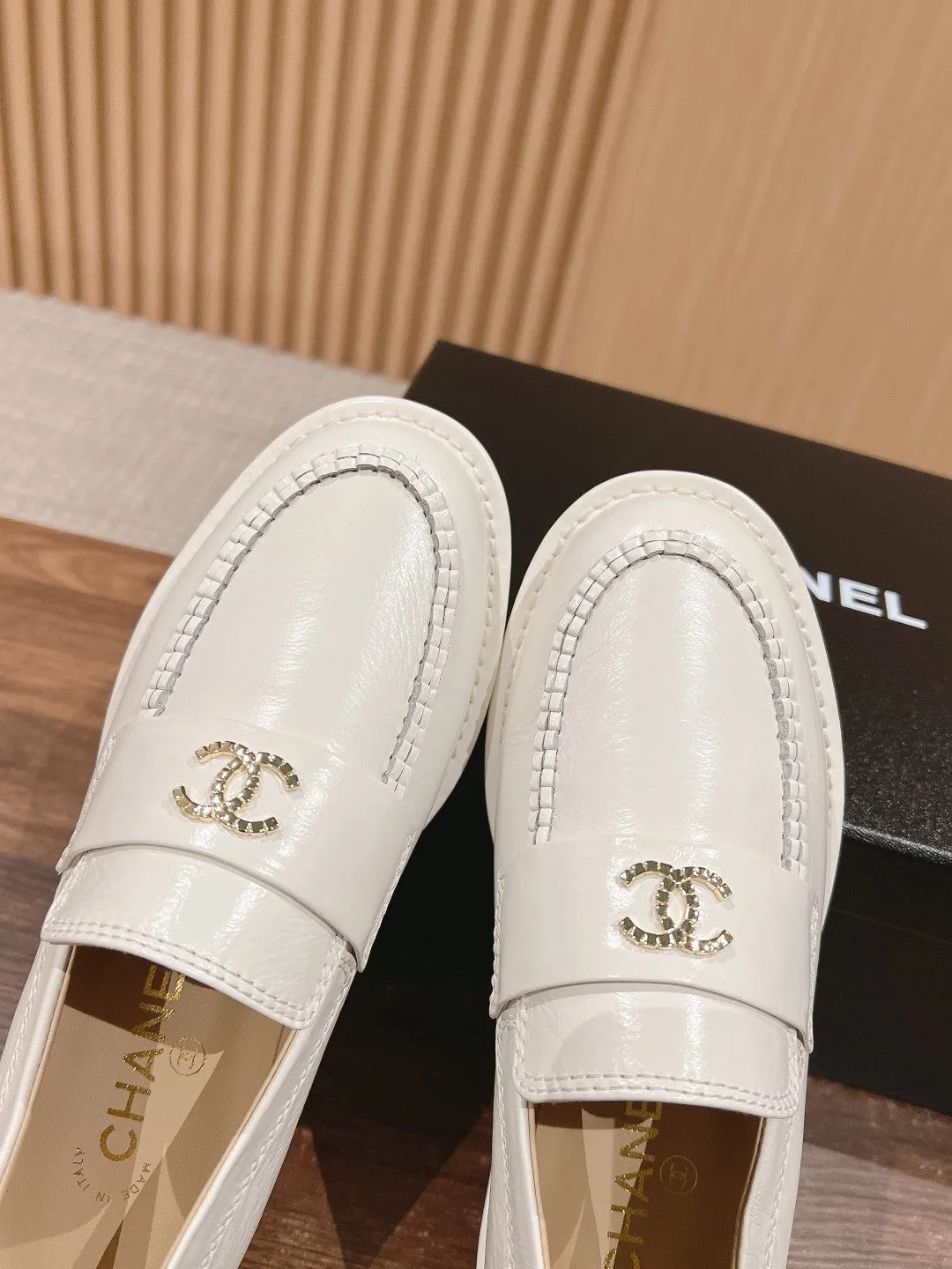 CH  𝟮𝟬𝟮𝟱/𝐬𝐬 new loafers