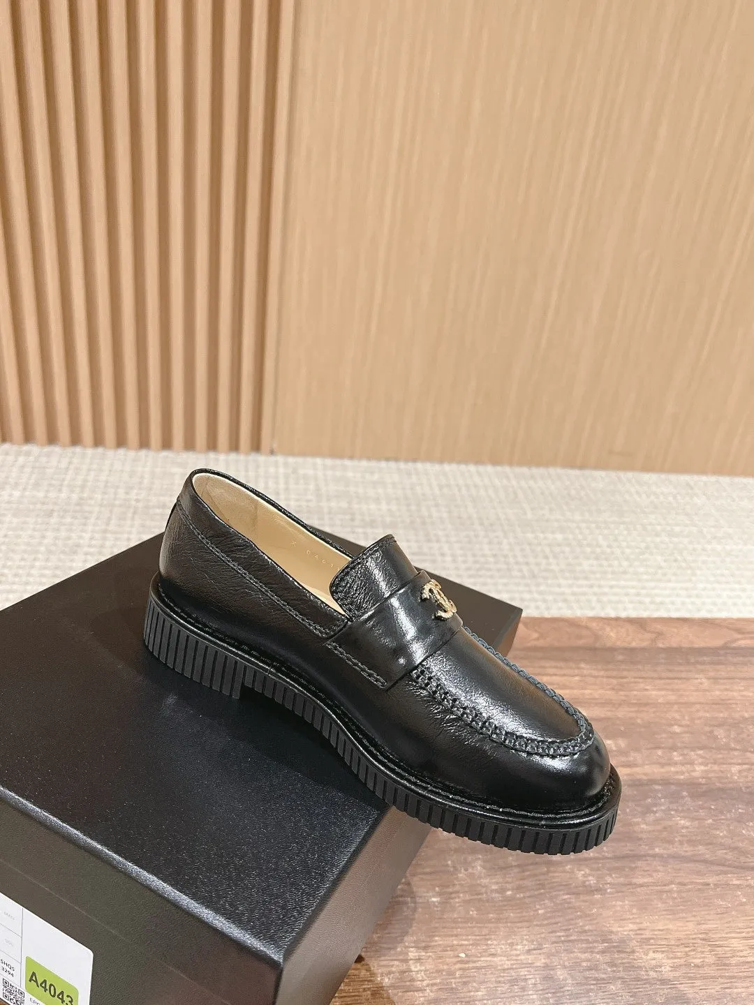 CH  𝟮𝟬𝟮𝟱/𝐬𝐬 new loafers
