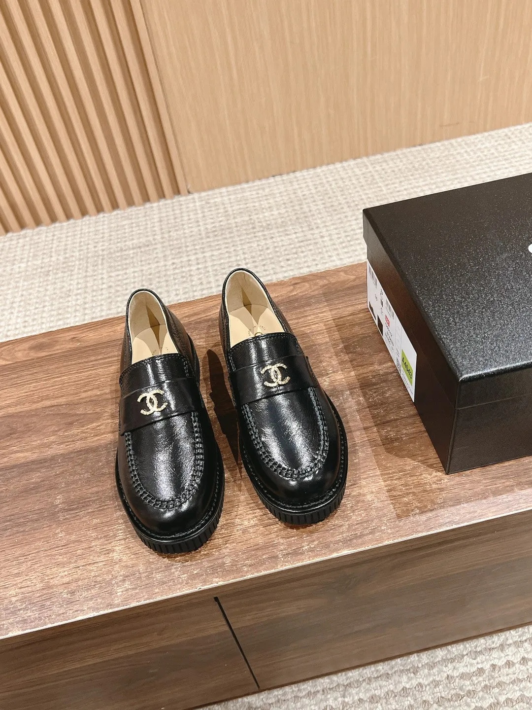 CH  𝟮𝟬𝟮𝟱/𝐬𝐬 new loafers