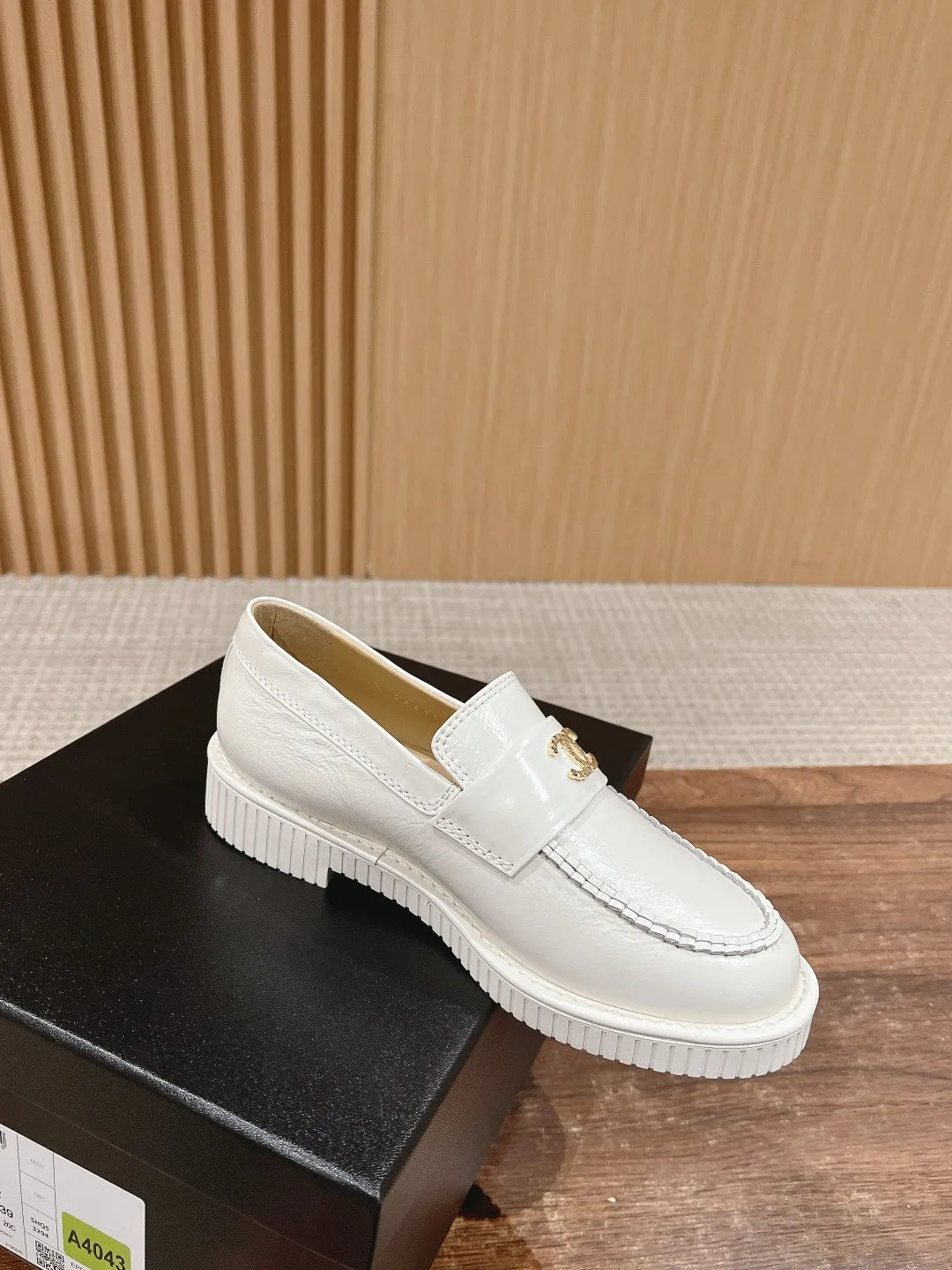 CH  𝟮𝟬𝟮𝟱/𝐬𝐬 new loafers
