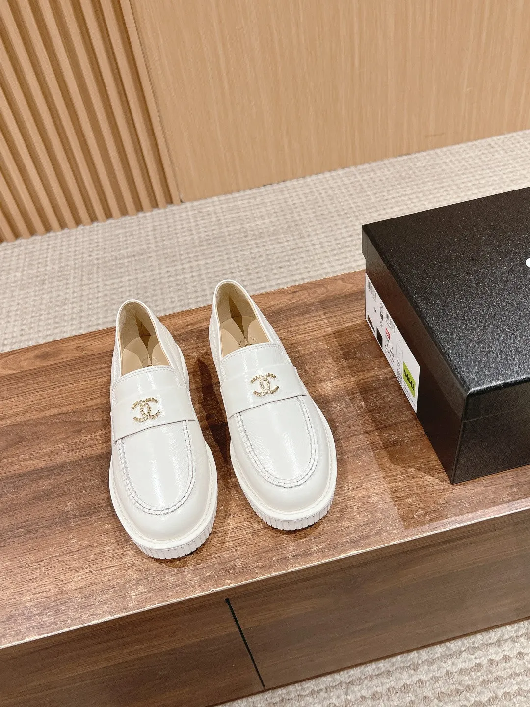 CH  𝟮𝟬𝟮𝟱/𝐬𝐬 new loafers