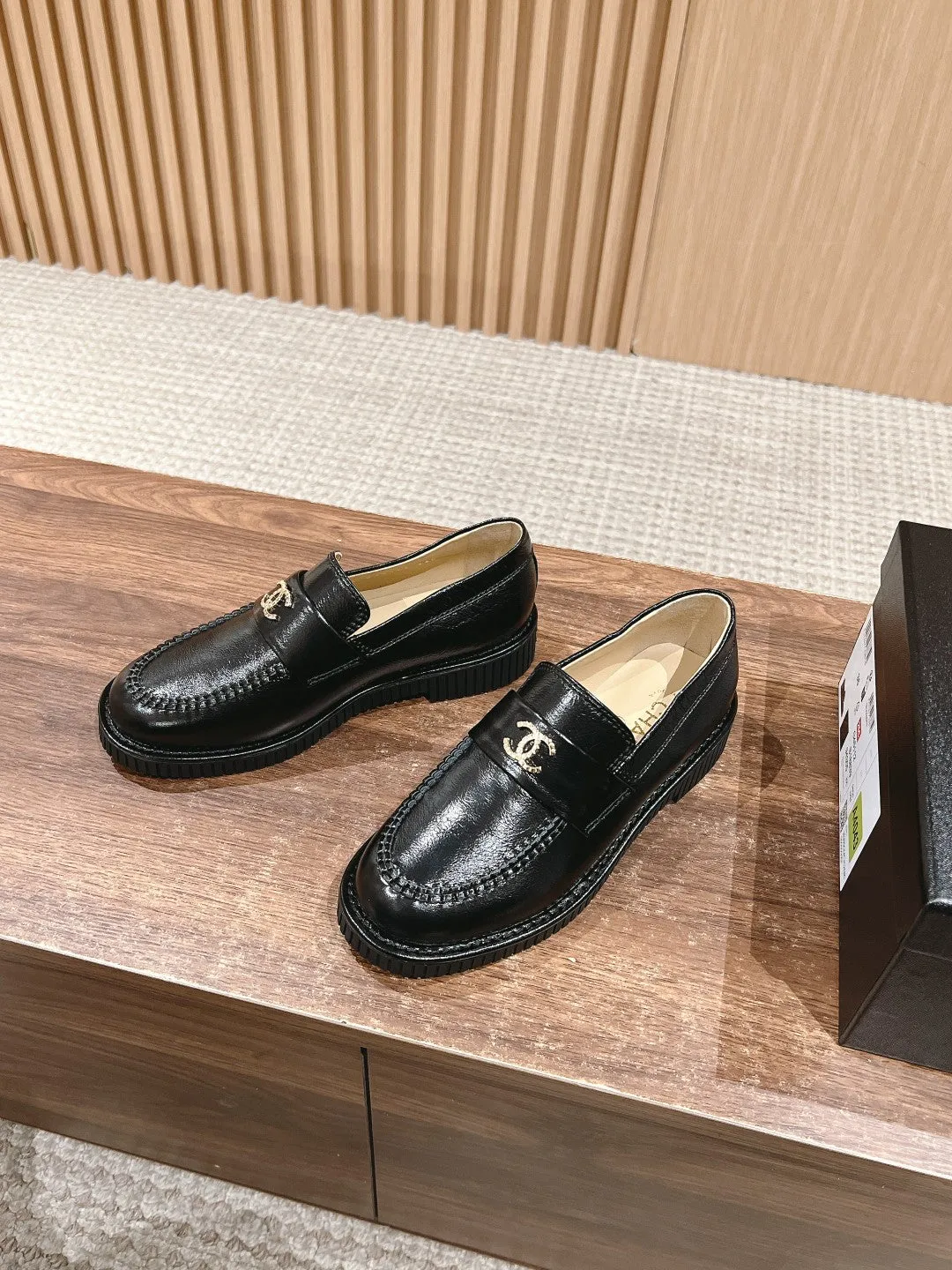 CH  𝟮𝟬𝟮𝟱/𝐬𝐬 new loafers