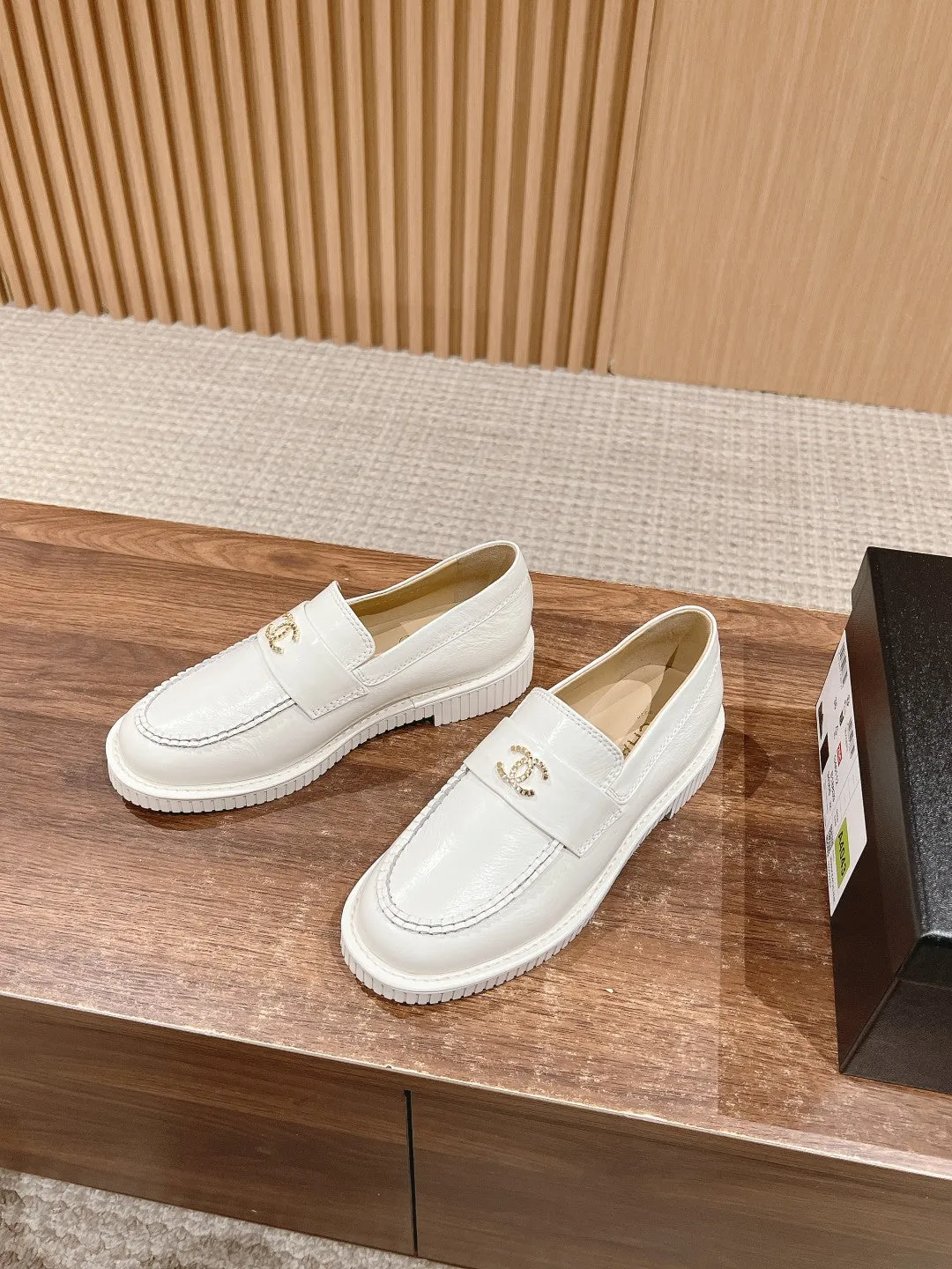 CH  𝟮𝟬𝟮𝟱/𝐬𝐬 new loafers