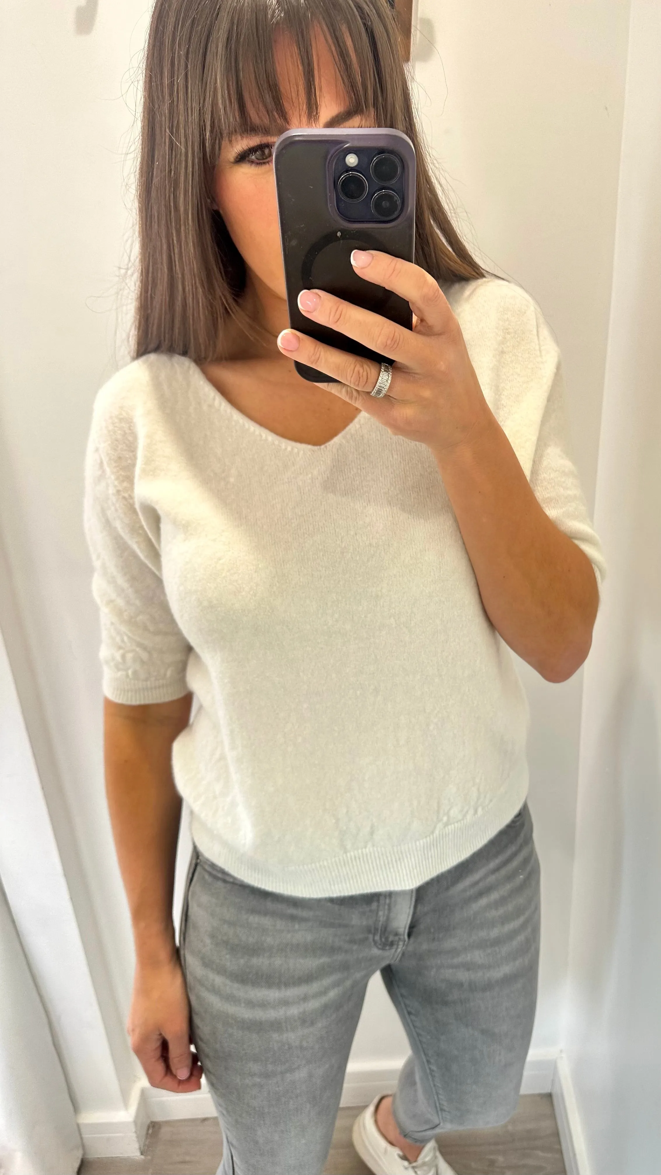 CREAM V NECK SHORT SLEEVE JUMPER