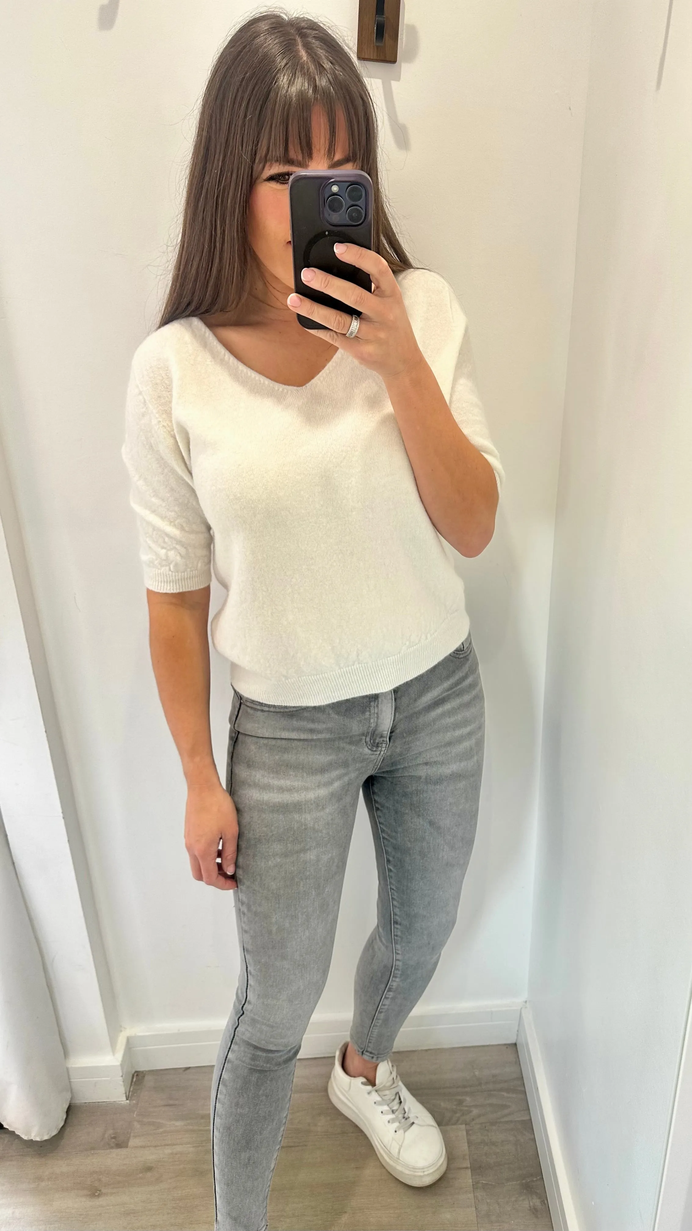 CREAM V NECK SHORT SLEEVE JUMPER