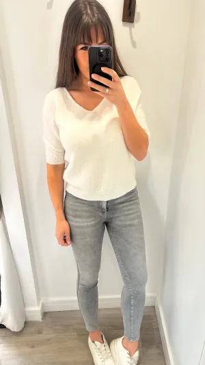 CREAM V NECK SHORT SLEEVE JUMPER