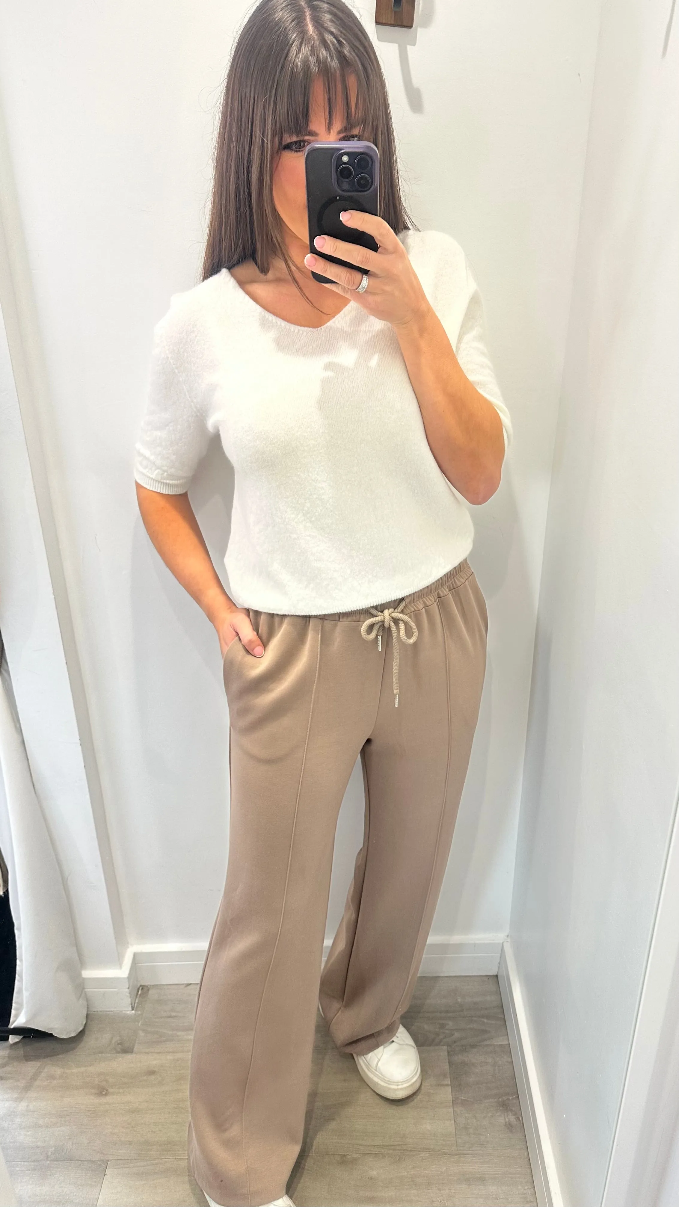 CREAM V NECK SHORT SLEEVE JUMPER