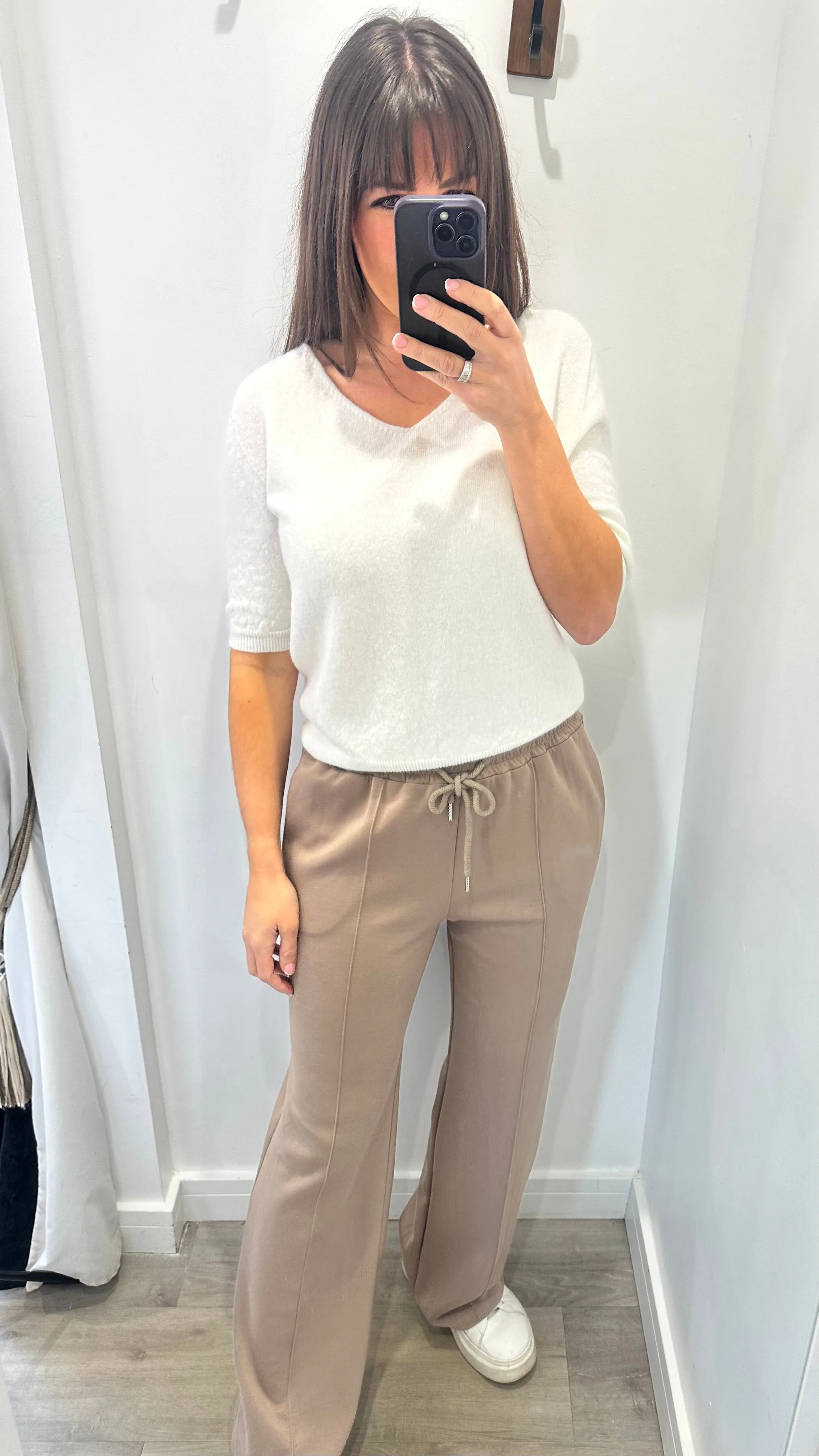 CREAM V NECK SHORT SLEEVE JUMPER