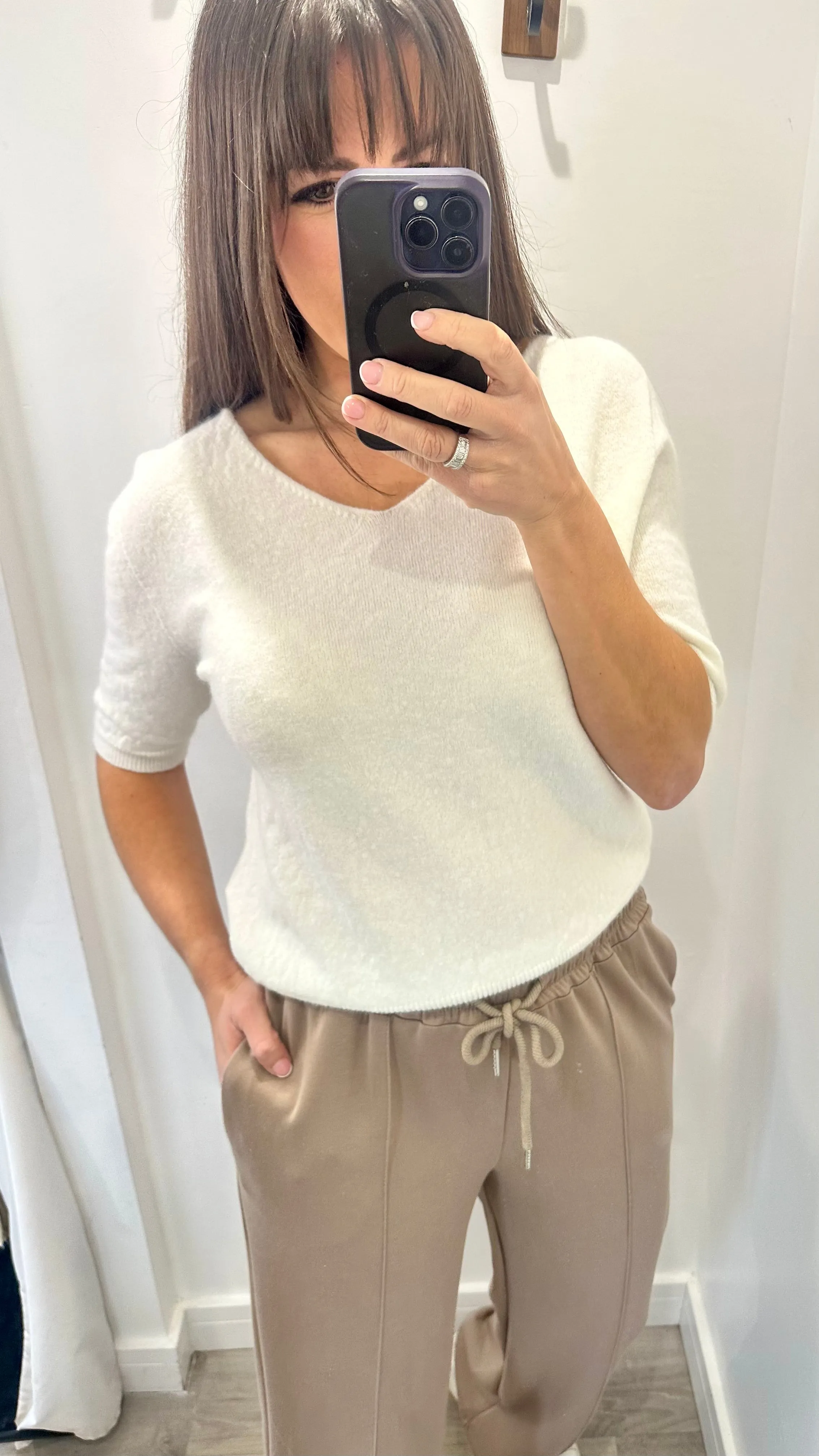 CREAM V NECK SHORT SLEEVE JUMPER