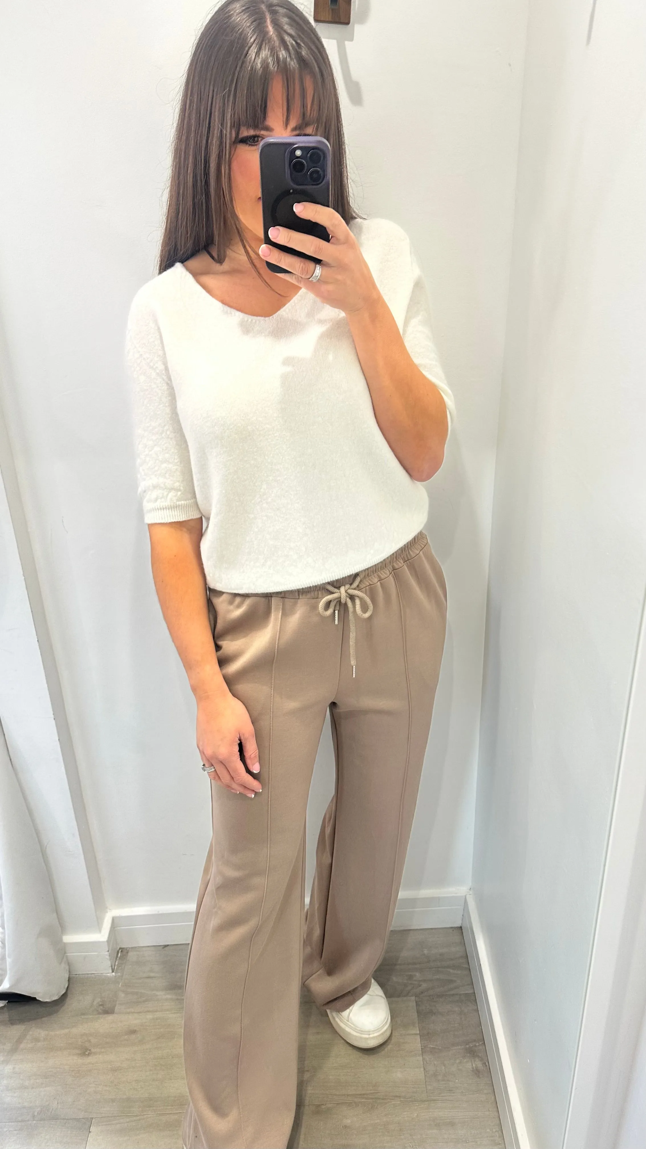 CREAM V NECK SHORT SLEEVE JUMPER