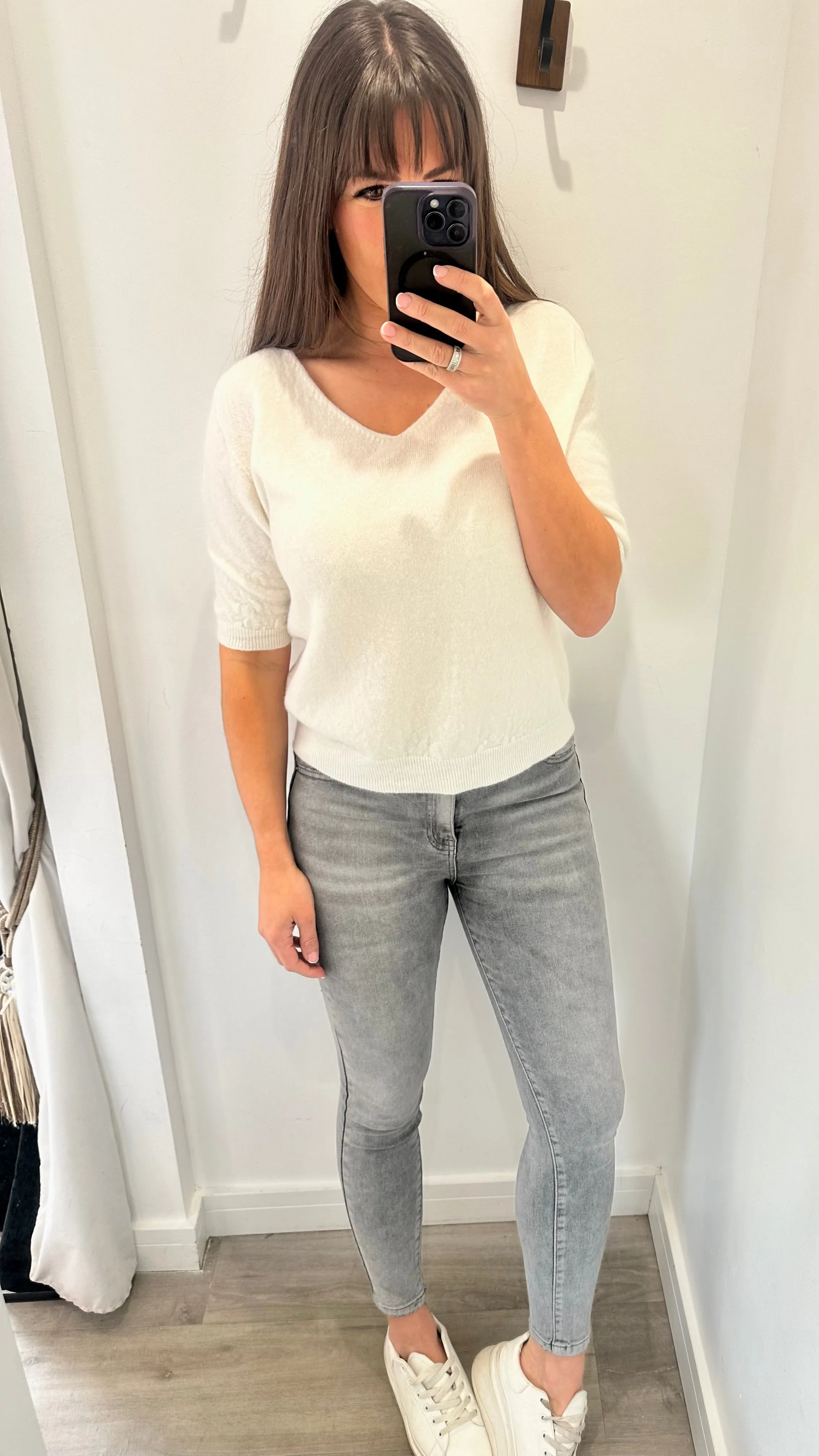 CREAM V NECK SHORT SLEEVE JUMPER