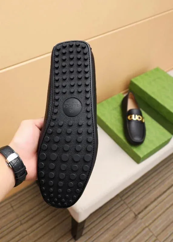 GUCCI || Cara Logo Embellished Textured Calf Leather Loafer For Men - Black