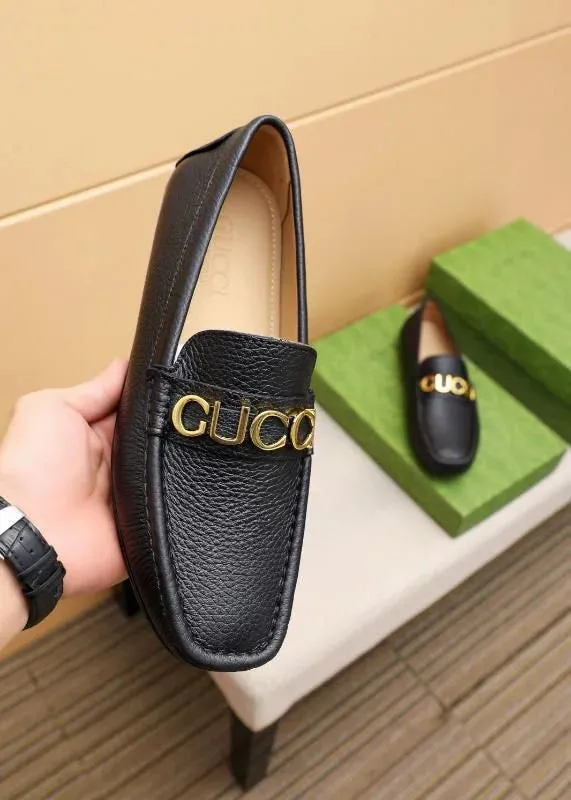 GUCCI || Cara Logo Embellished Textured Calf Leather Loafer For Men - Black
