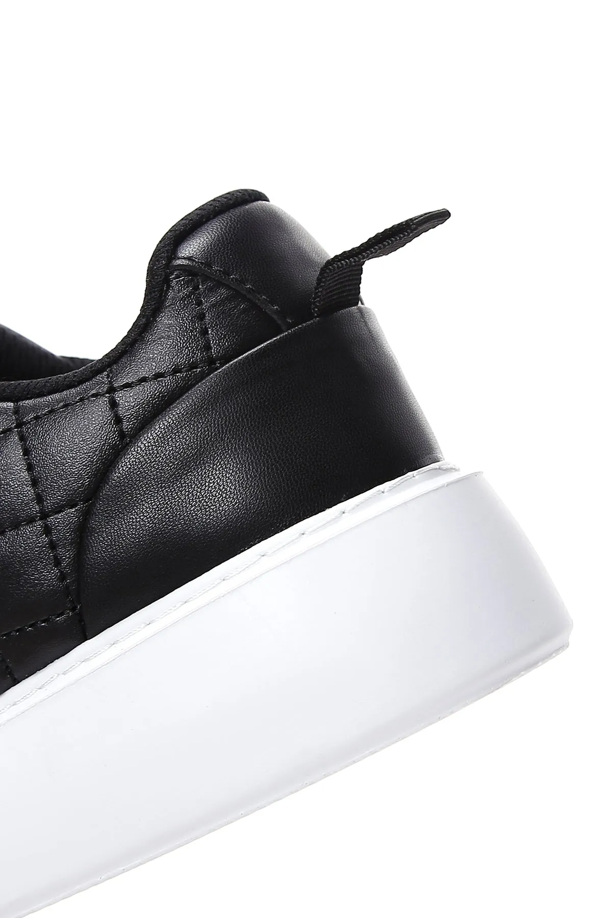 Kadın Siyah Bağcıklı Kapitone Sneaker