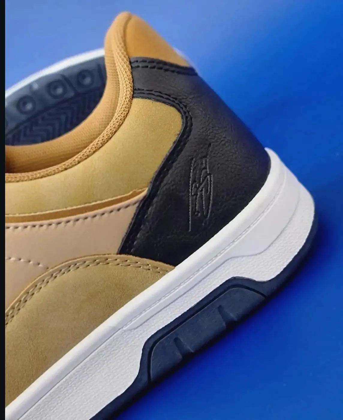 Lloyd & Pryce Tommy Bowe Willemse Oasis Camel Sneakers