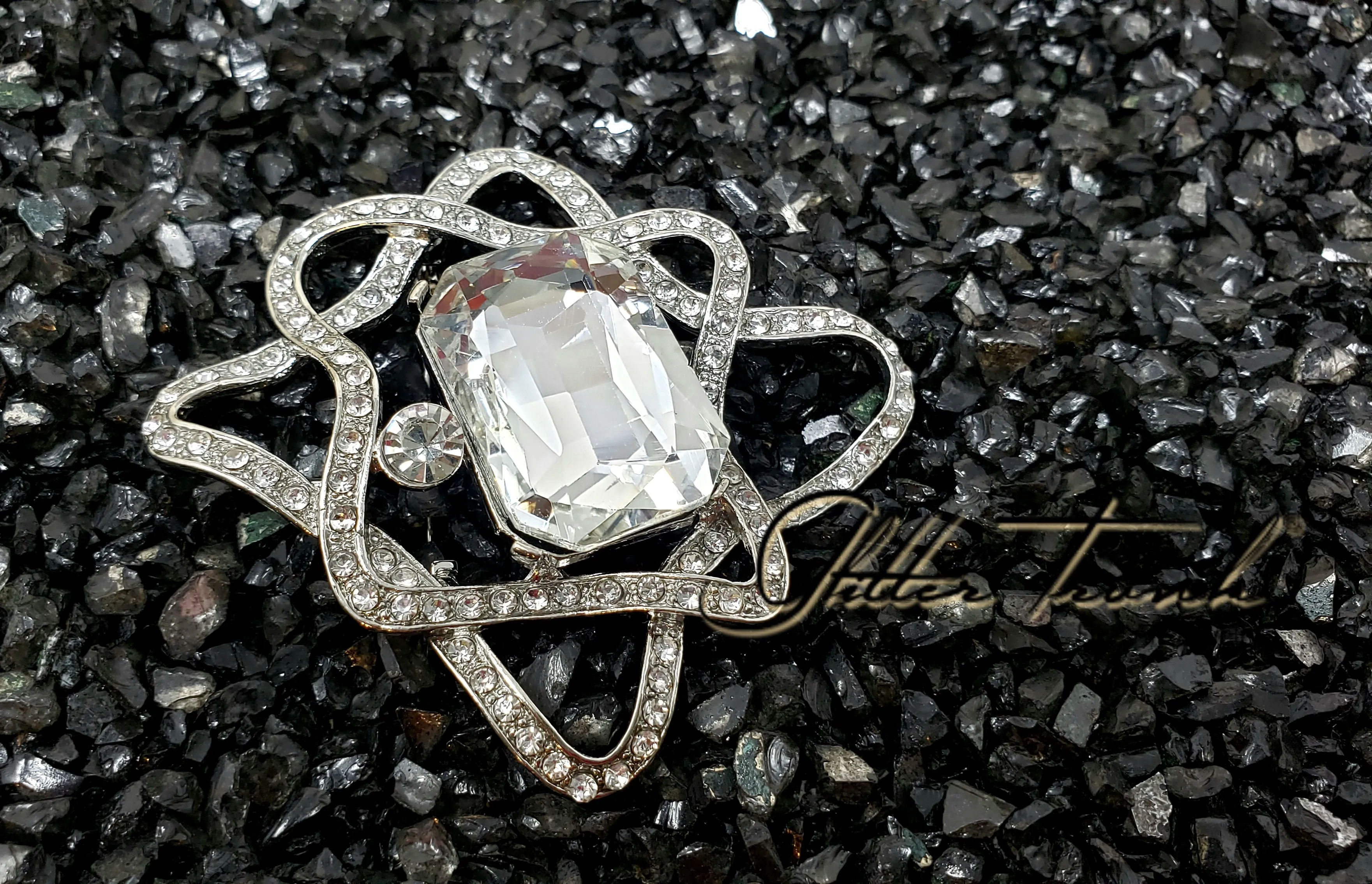 Starling Rhinestone Pendant