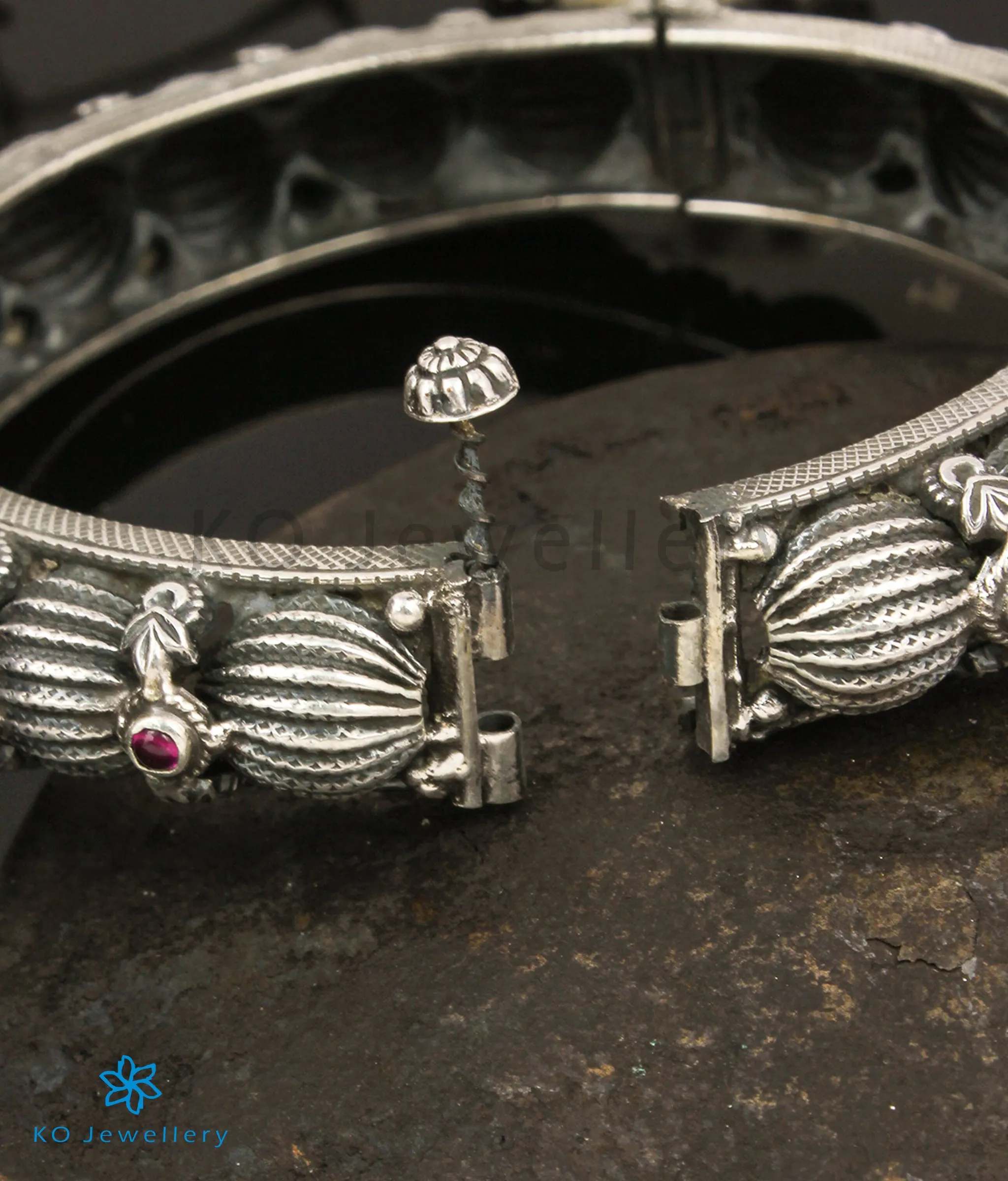 The Aradhana Silver Kada Bracelet (Size 2.4)