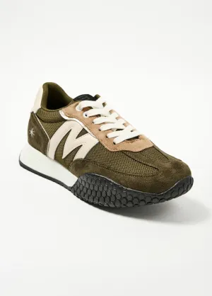 Trendy sneakers with thick lace-up soles